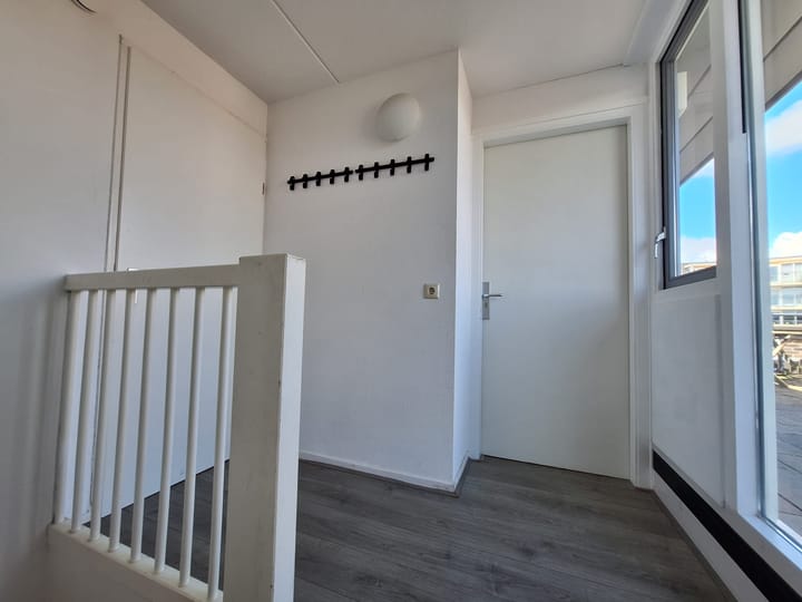 Photo 2 of Valckenierstraat 7-3