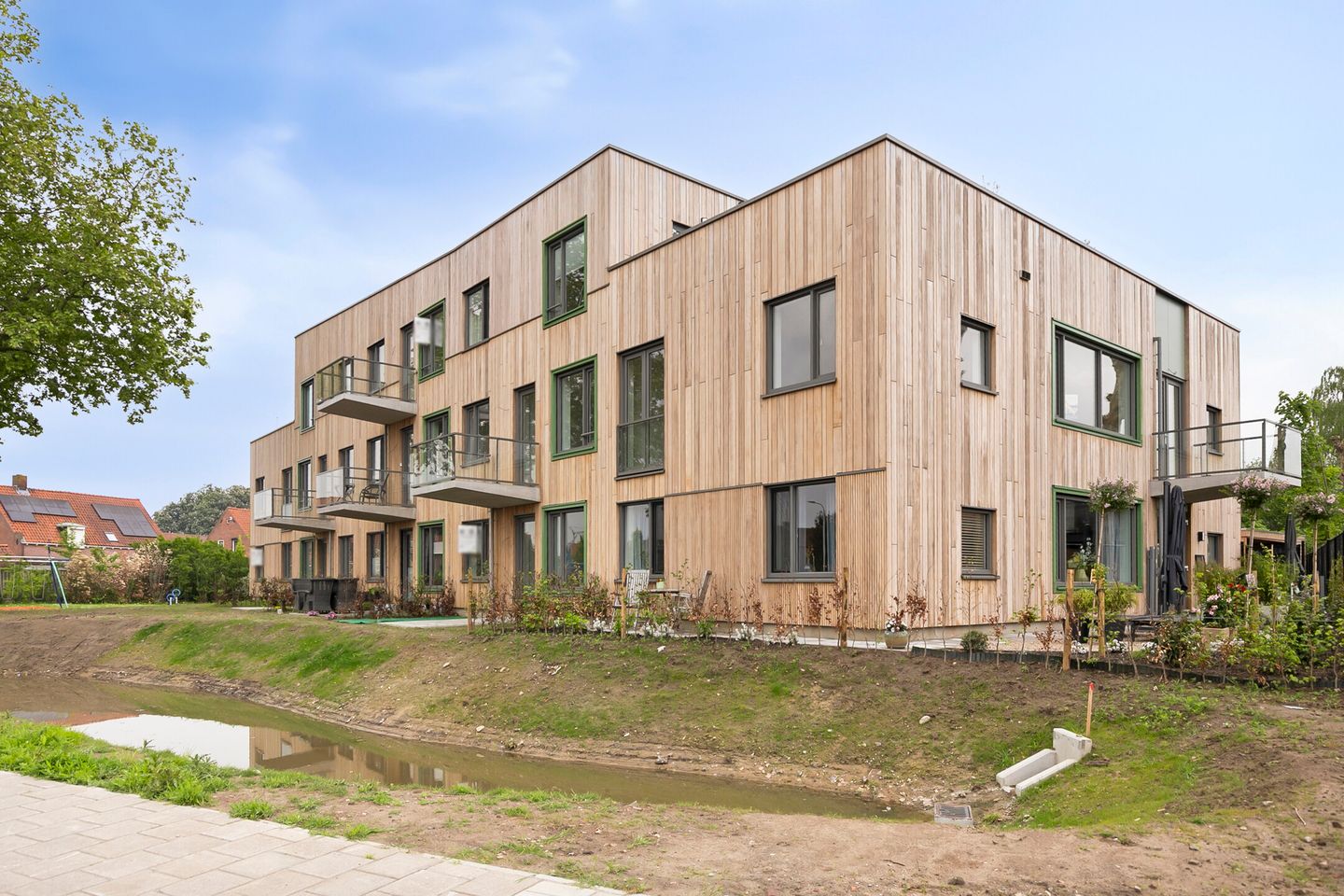 Modern Corner Apartment with Balcony in New Energy-Efficient Complex — 20