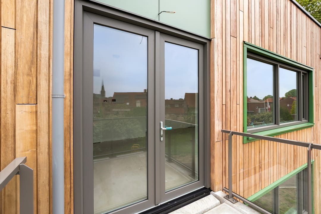 Modern Corner Apartment with Balcony in New Energy-Efficient Complex — 17