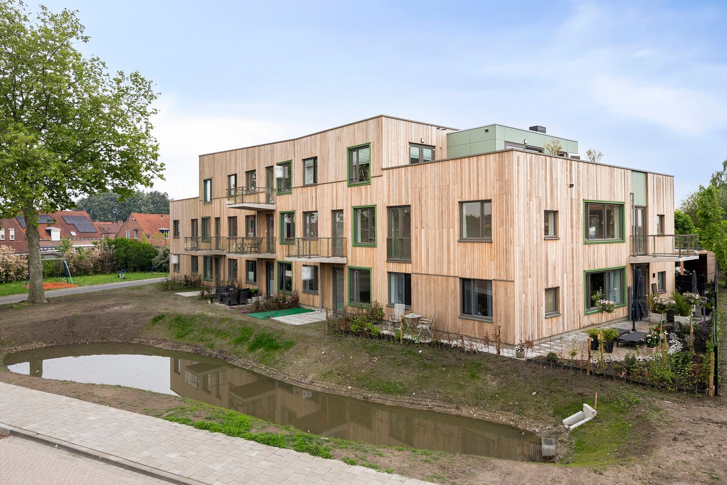 Modern Corner Apartment with Balcony in New Energy-Efficient Complex — 19