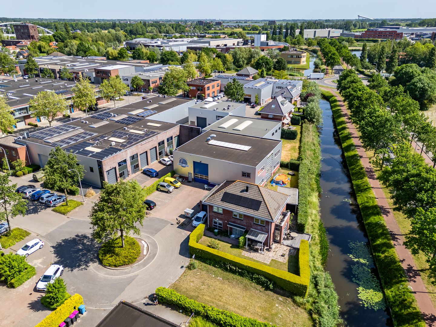 Bekijk foto 2 van Hoefsmid 27