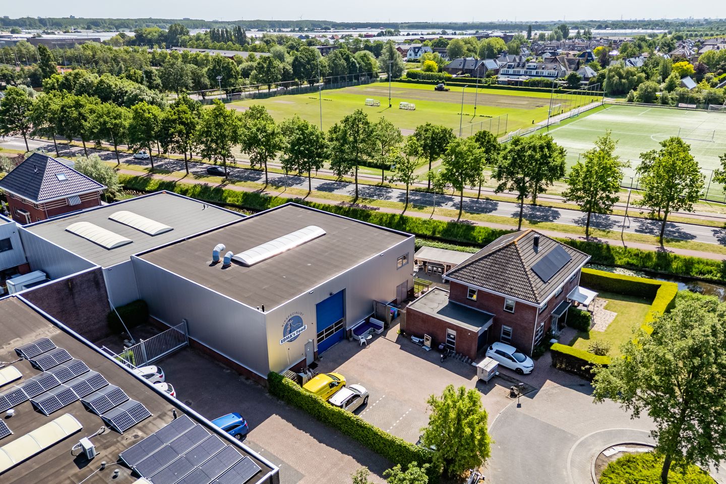 Bekijk foto 1 van Hoefsmid 27