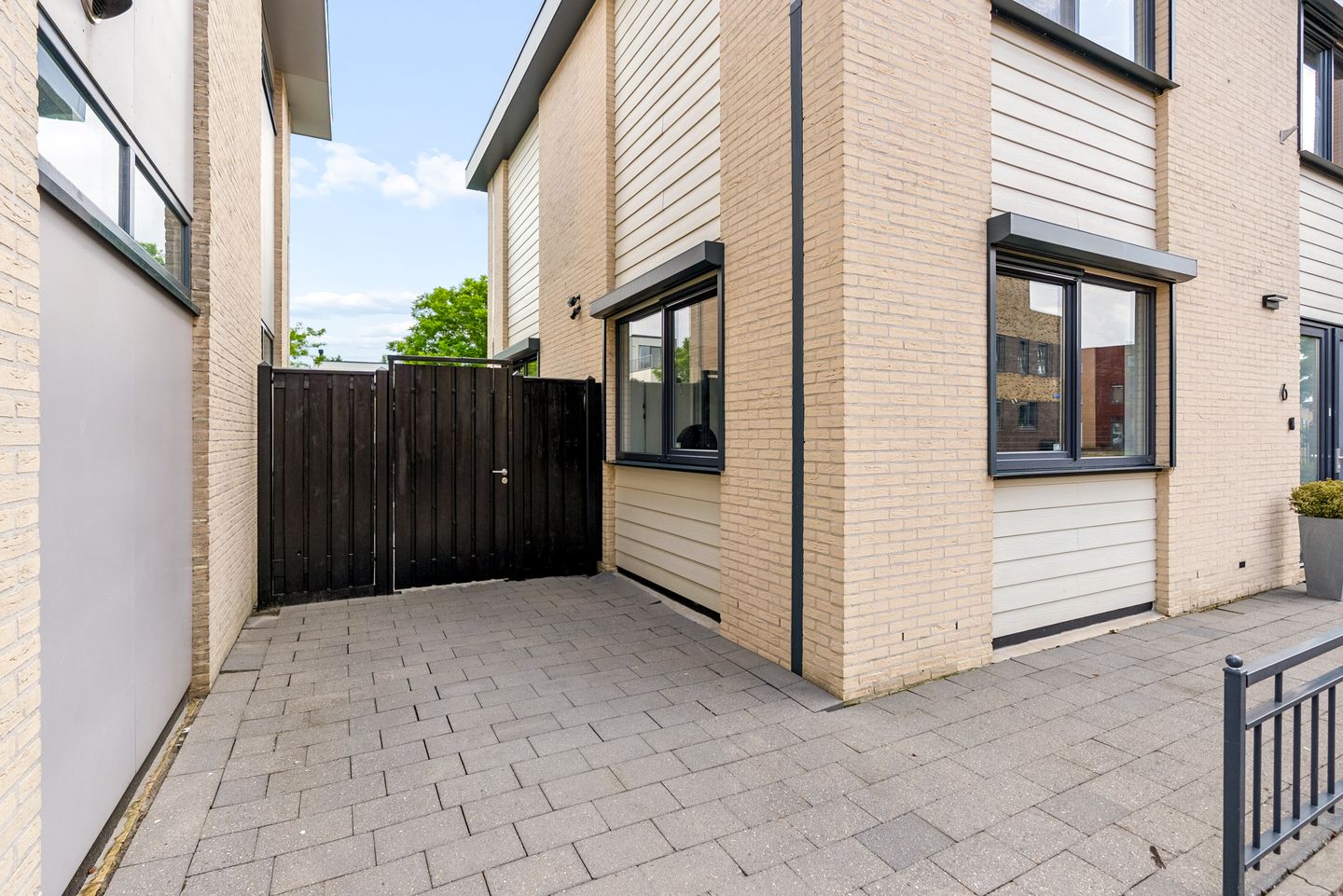 Photo 44 of Amorstraat 6