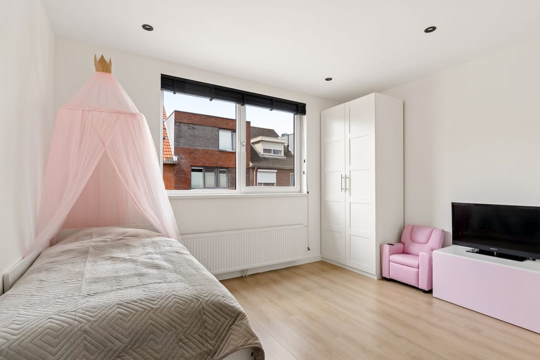 Photo 32 of Amorstraat 6