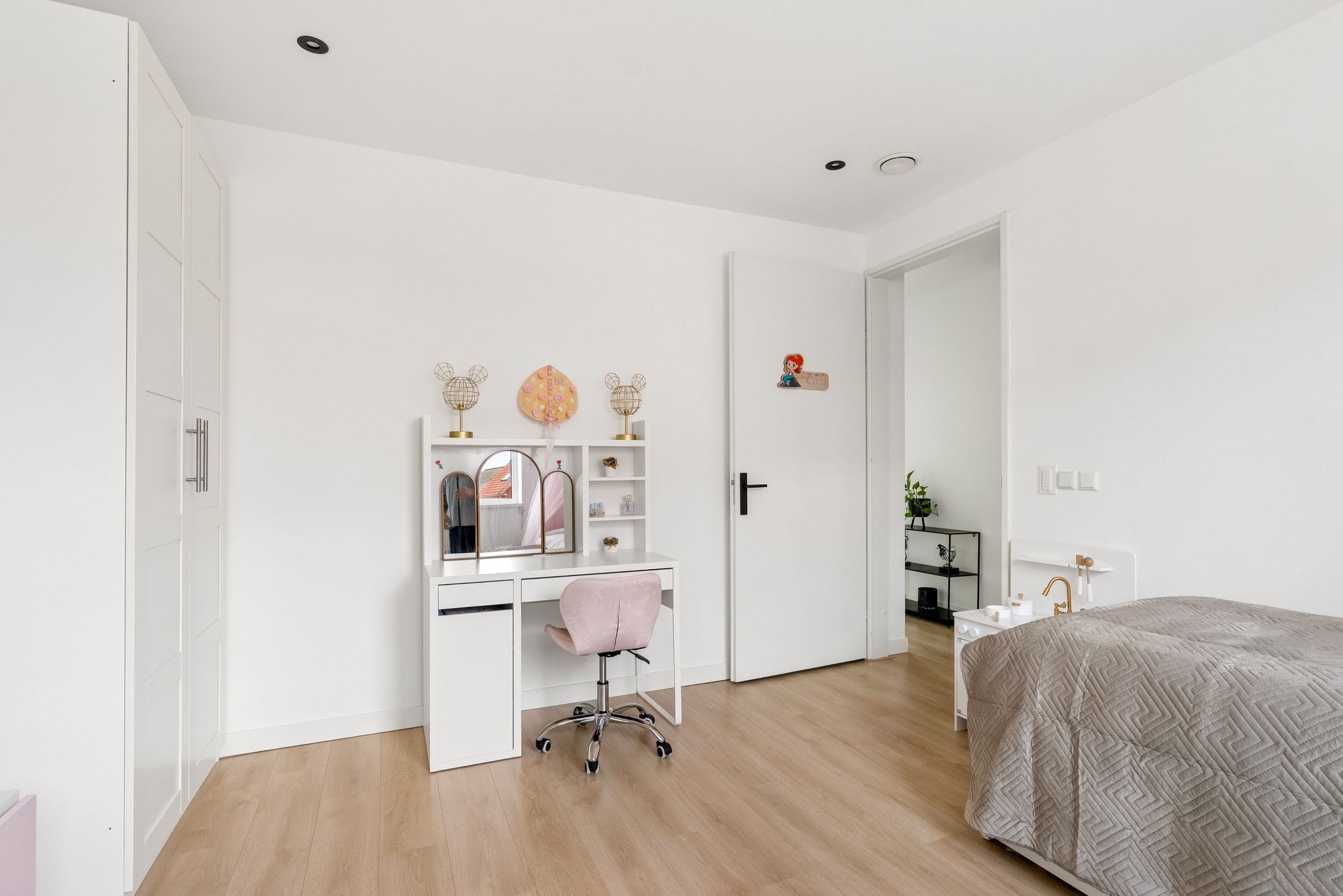 Photo 33 of Amorstraat 6