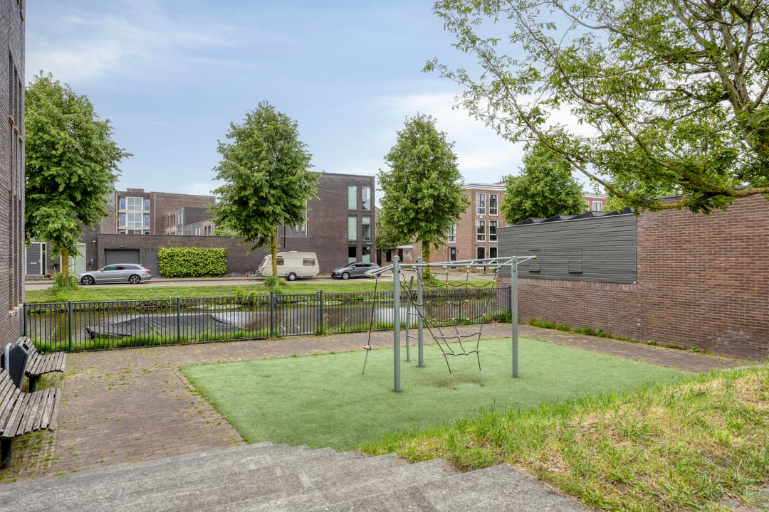 Photo 38 of Uitdamstraat 35