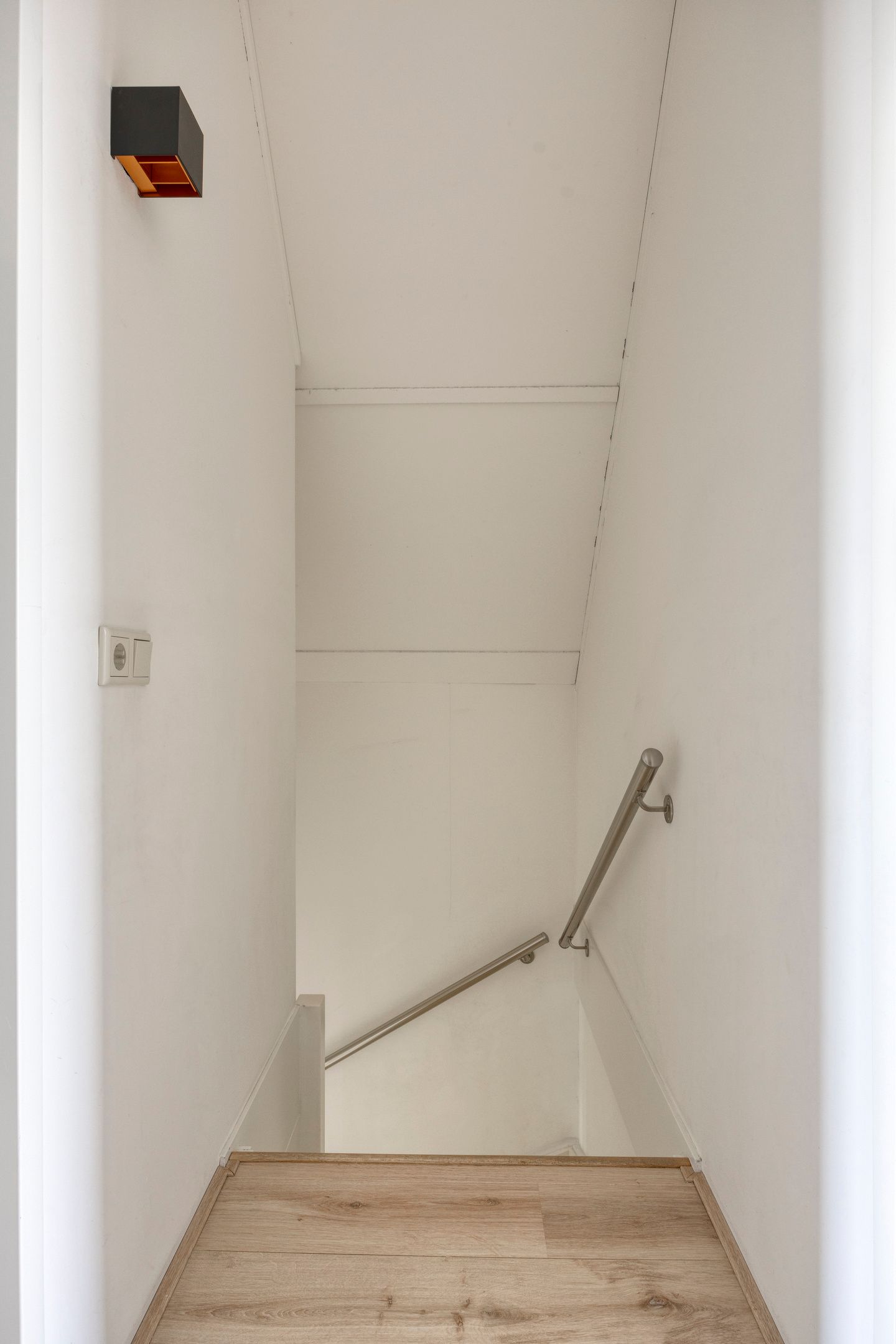 Photo 19 of Uitdamstraat 35