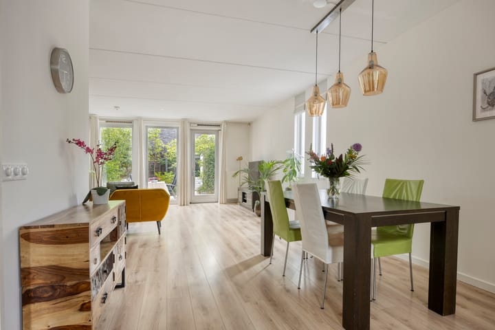 Hoekwoning te koop: Uitdamstraat 35, Amersfoort