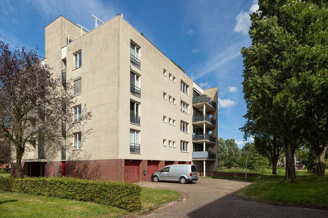 Photo 2 of Schout van Bergaignestraat 25