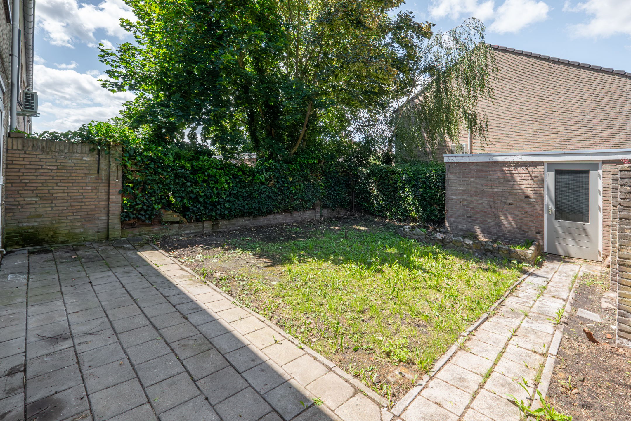 Photo 27 of Spoorstraat 2