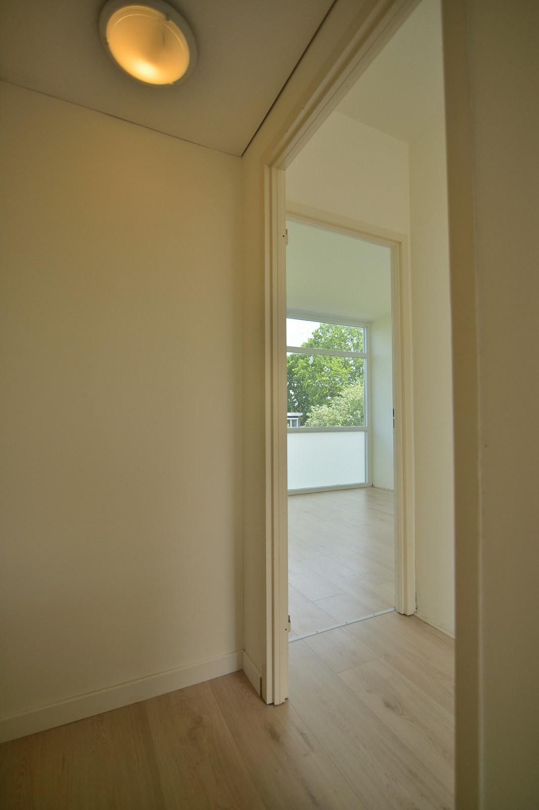 Spacious Semi-Detached Home with Garden Room in Family-Friendly Welten — 41