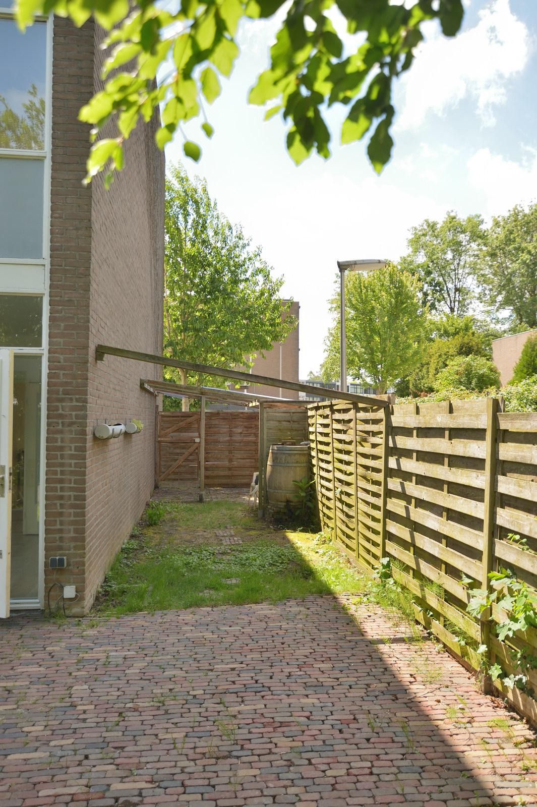 Spacious Semi-Detached Home with Garden Room in Family-Friendly Welten — 27