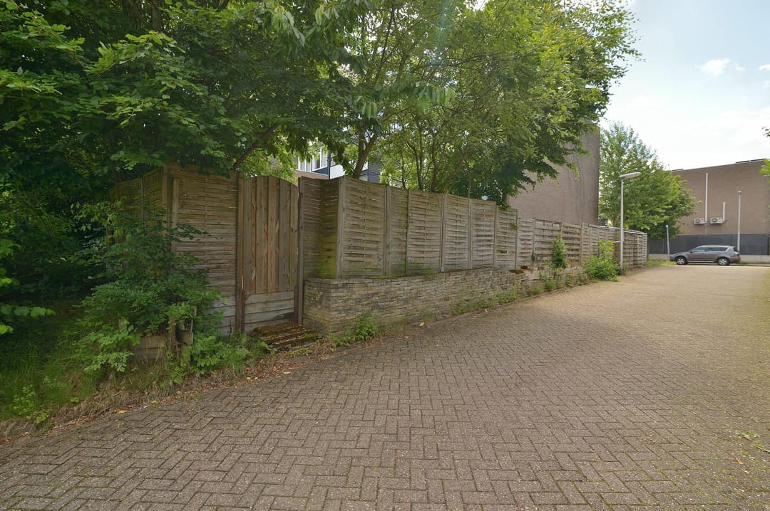 Spacious Semi-Detached Home with Garden Room in Family-Friendly Welten — 7