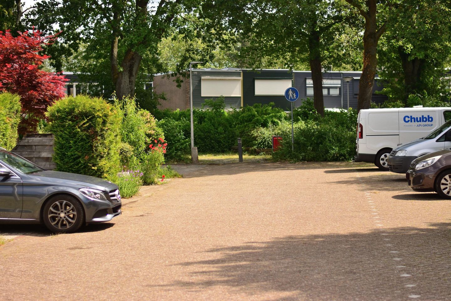 Spacious Semi-Detached Home with Garden Room in Family-Friendly Welten — 10