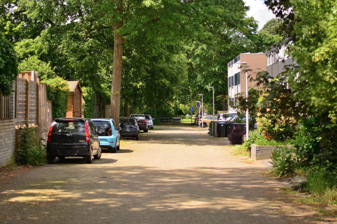 Spacious Semi-Detached Home with Garden Room in Family-Friendly Welten — 11