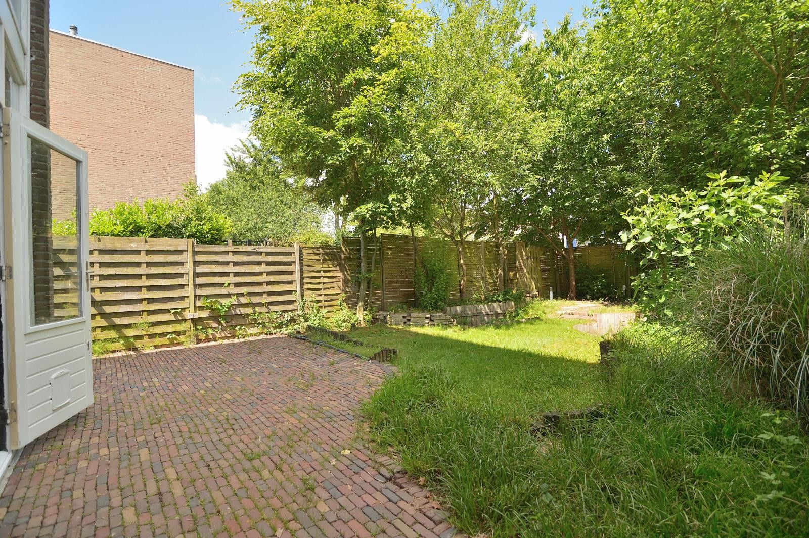 Spacious Semi-Detached Home with Garden Room in Family-Friendly Welten — 24