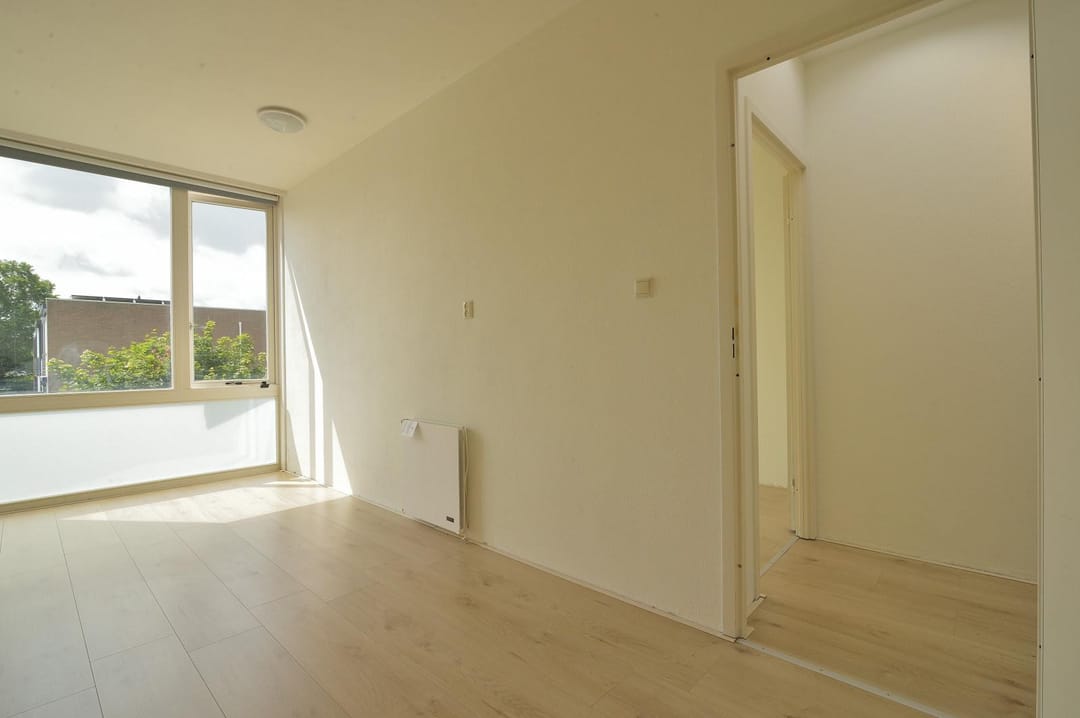 Spacious Semi-Detached Home with Garden Room in Family-Friendly Welten — 46