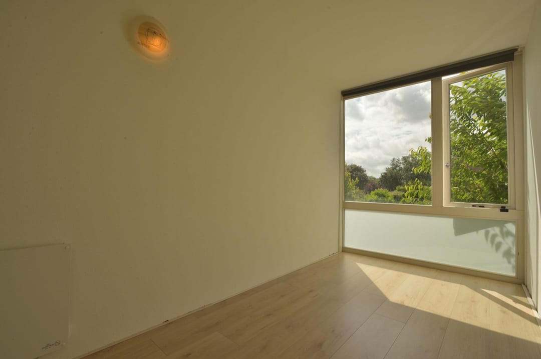 Spacious Semi-Detached Home with Garden Room in Family-Friendly Welten — 47
