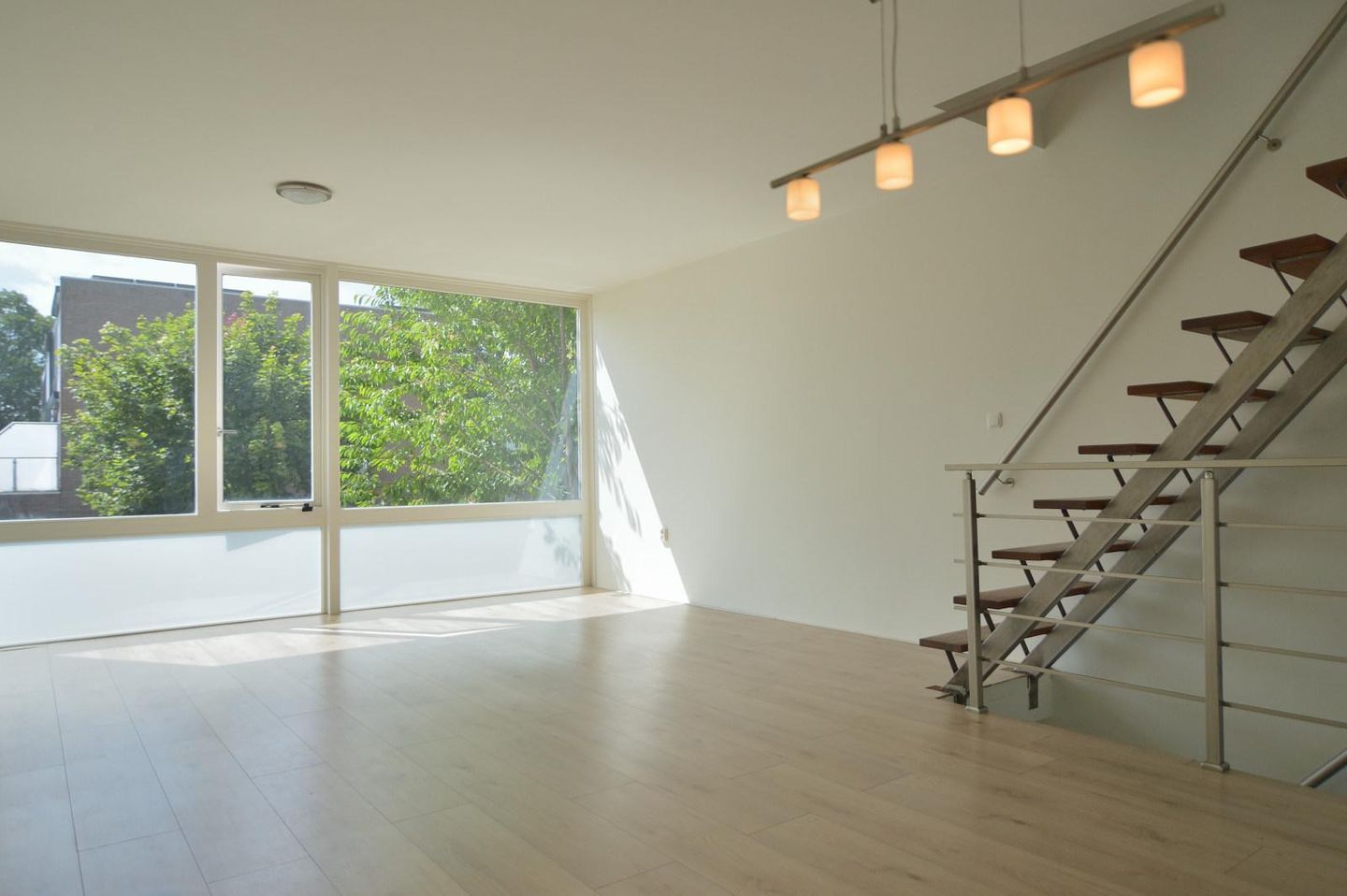Spacious Semi-Detached Home with Garden Room in Family-Friendly Welten — 29