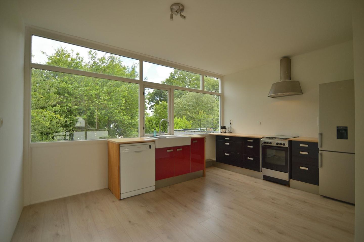 Spacious Semi-Detached Home with Garden Room in Family-Friendly Welten — 35