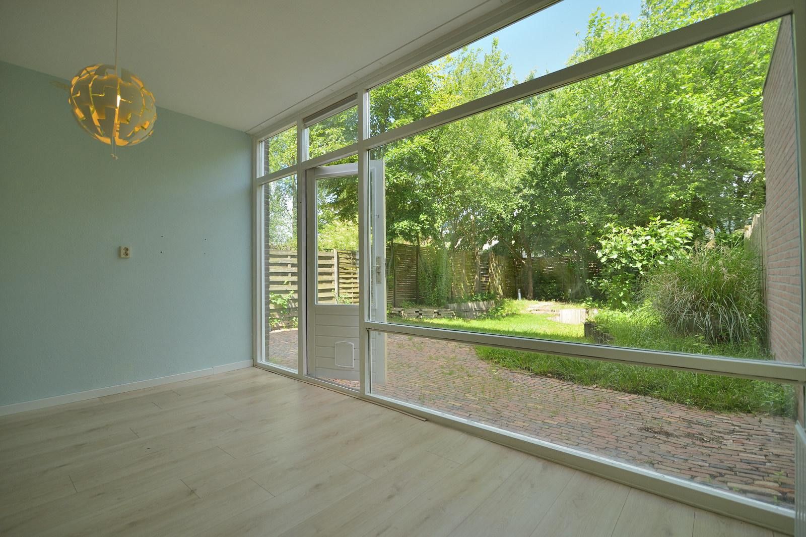 Spacious Semi-Detached Home with Garden Room in Family-Friendly Welten — 21