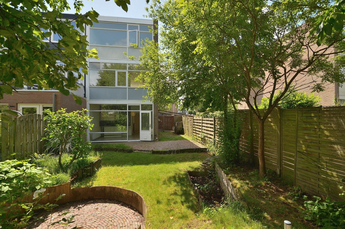 Spacious Semi-Detached Home with Garden Room in Family-Friendly Welten — 25
