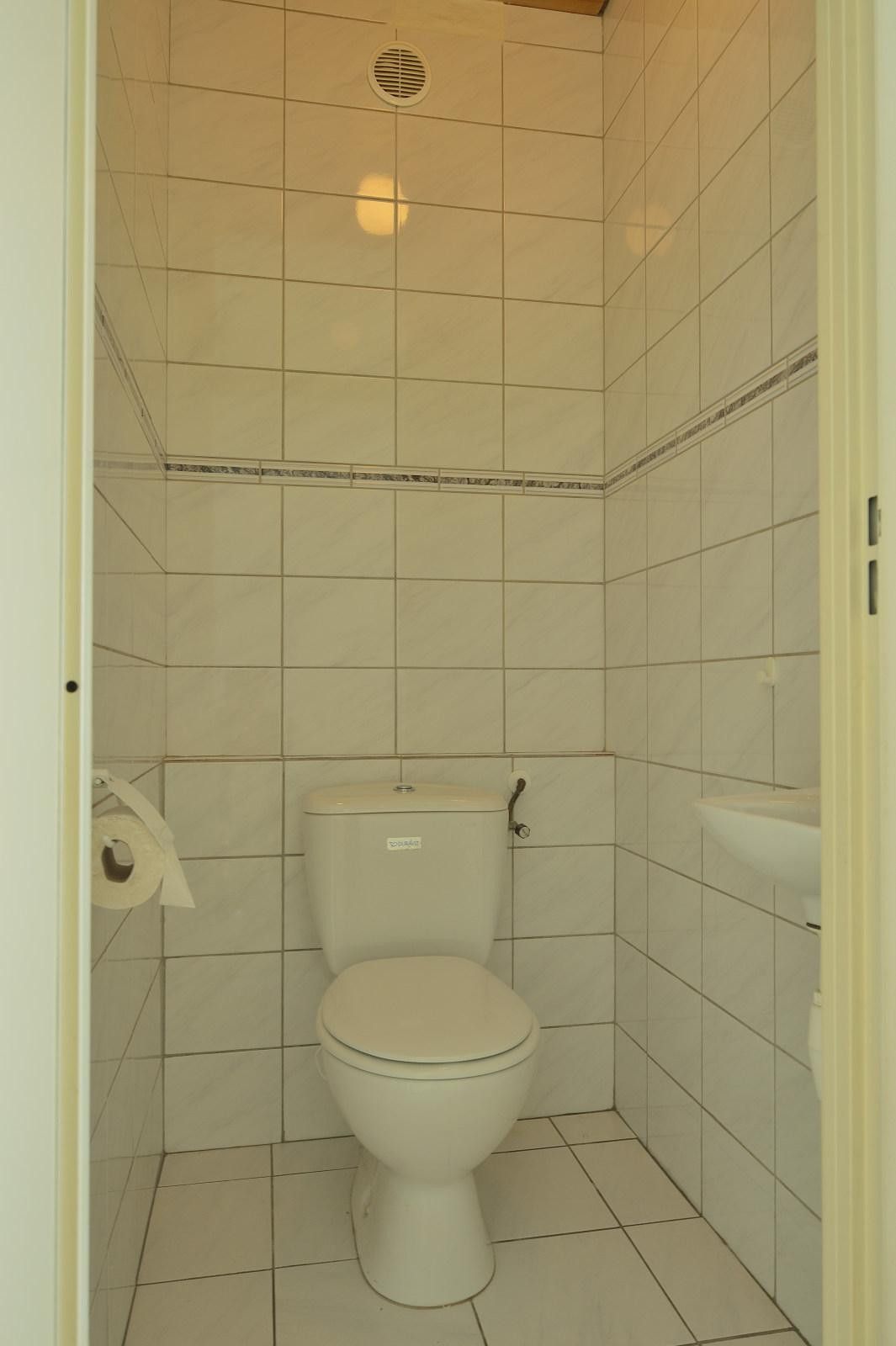 Spacious Semi-Detached Home with Garden Room in Family-Friendly Welten — 18