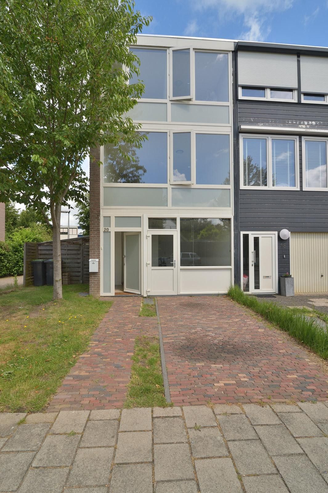 Spacious Semi-Detached Home with Garden Room in Family-Friendly Welten — 13