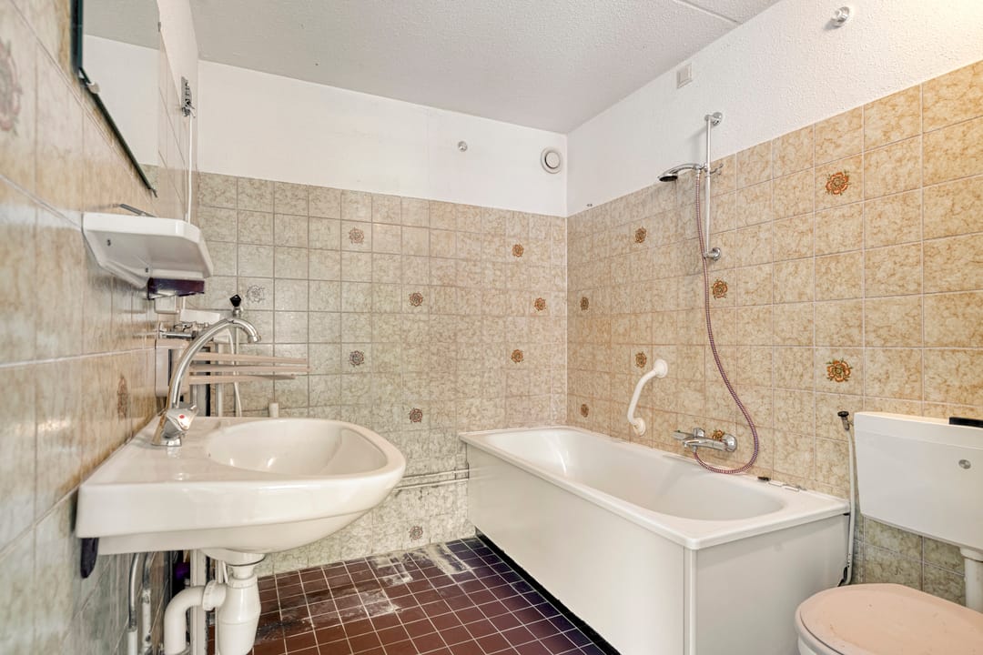 Spacious 4-Room Maisonnette with 3 Bedrooms and Private Parking in Green Waterland Neighborhood — 13