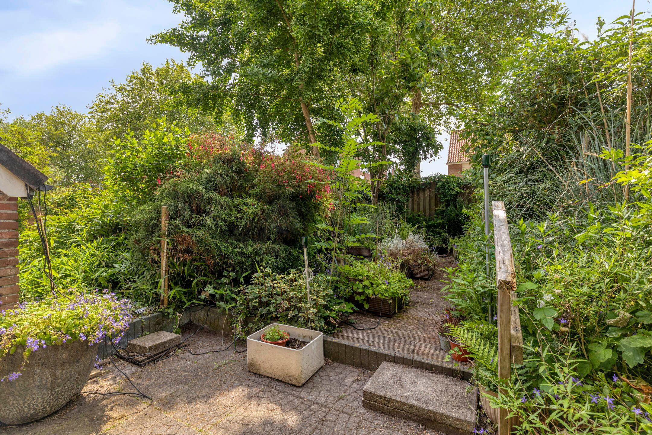 Spacious 4-Room Maisonnette with 3 Bedrooms and Private Parking in Green Waterland Neighborhood — 24