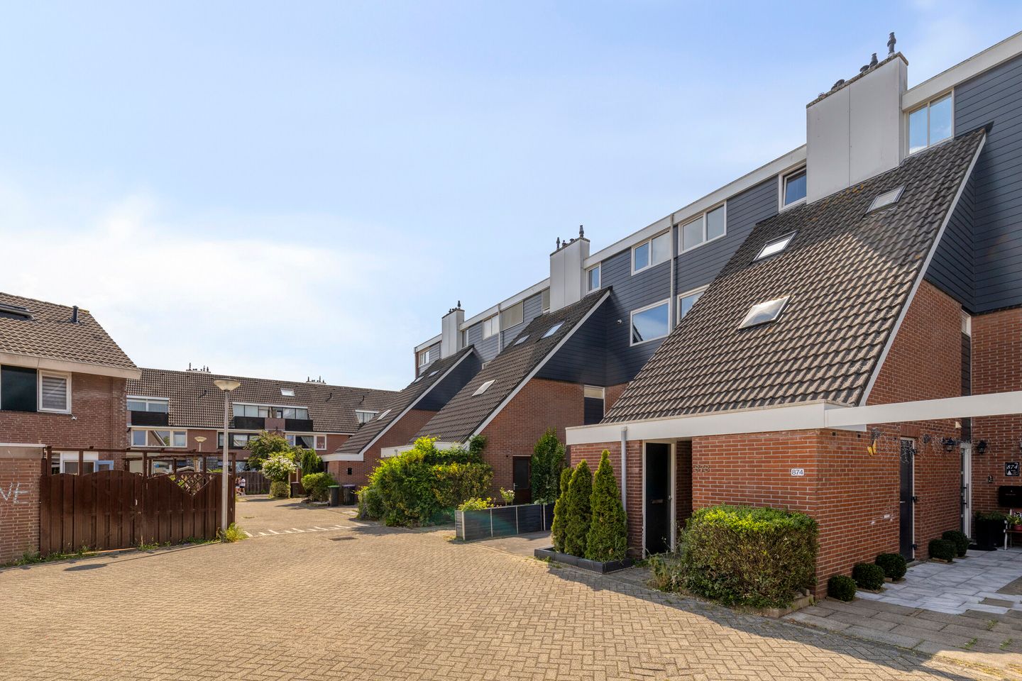 Spacious 4-Room Maisonnette with 3 Bedrooms and Private Parking in Green Waterland Neighborhood — 25