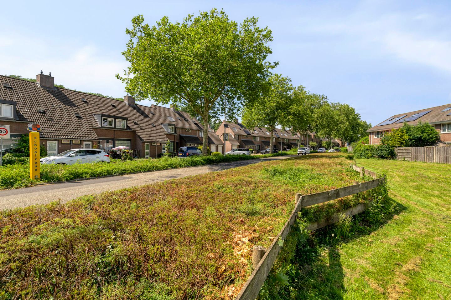 Spacious 4-Room Maisonnette with 3 Bedrooms and Private Parking in Green Waterland Neighborhood — 29