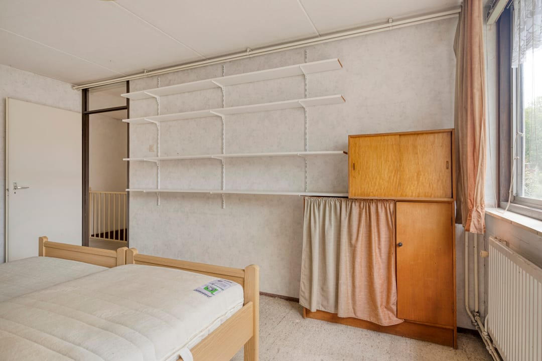 Spacious 4-Room Maisonnette with 3 Bedrooms and Private Parking in Green Waterland Neighborhood — 16