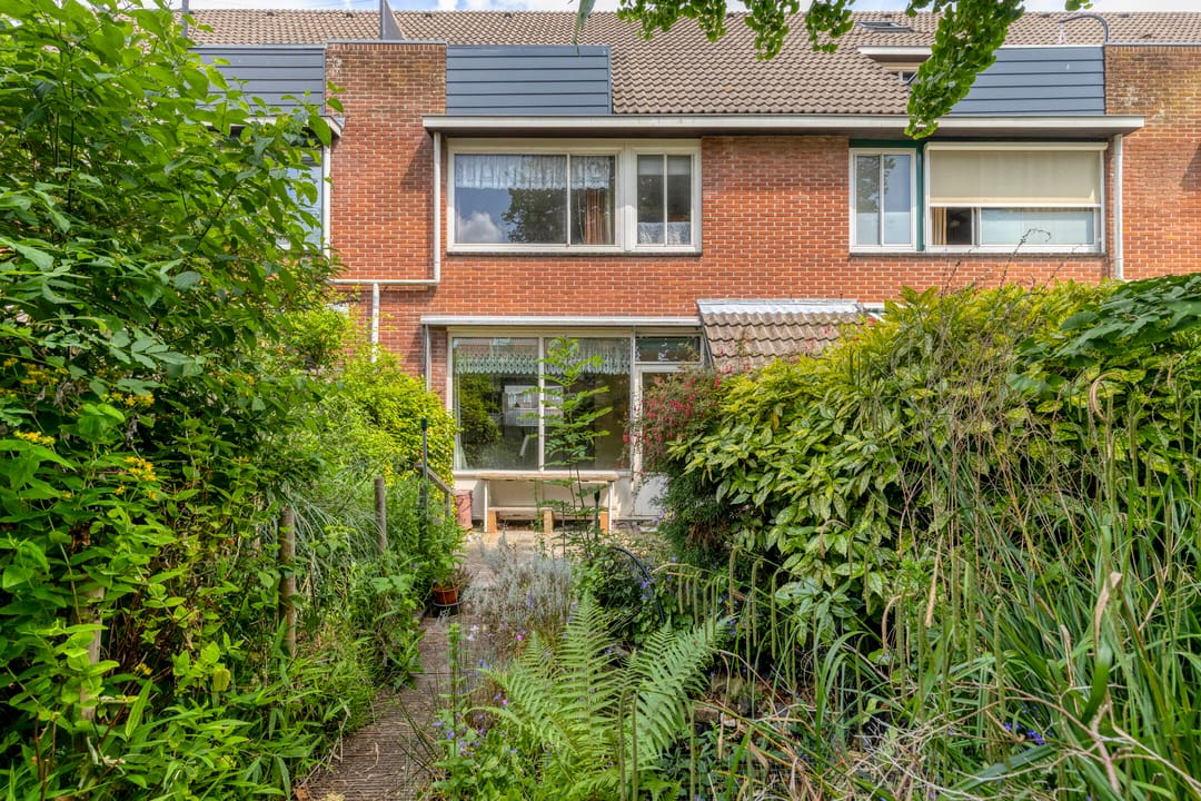 Spacious 4-Room Maisonnette with 3 Bedrooms and Private Parking in Green Waterland Neighborhood — 22