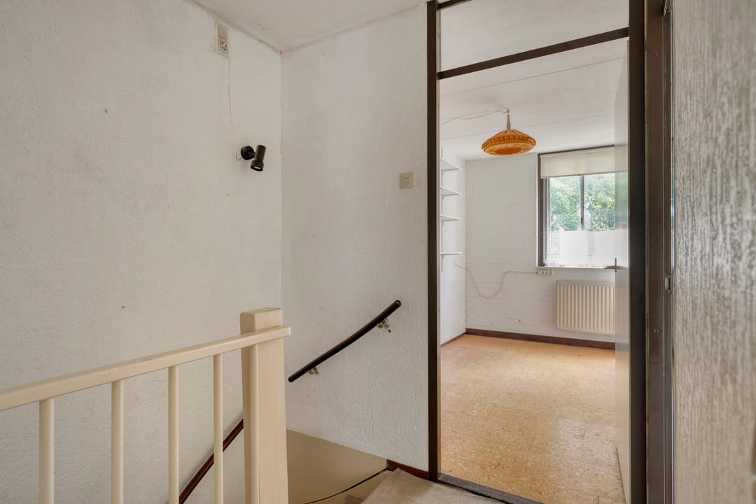 Spacious 4-Room Maisonnette with 3 Bedrooms and Private Parking in Green Waterland Neighborhood — 11