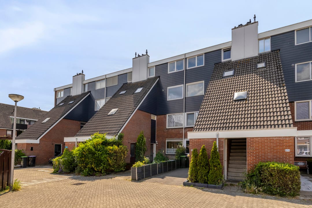Spacious 4-Room Maisonnette with 3 Bedrooms and Private Parking in Green Waterland Neighborhood — 26
