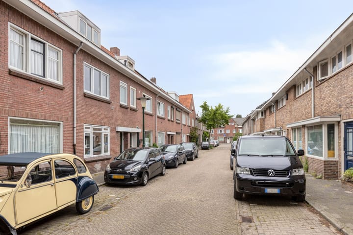Tussenwoning te koop: Goudsbloemstraat 22, Eindhoven