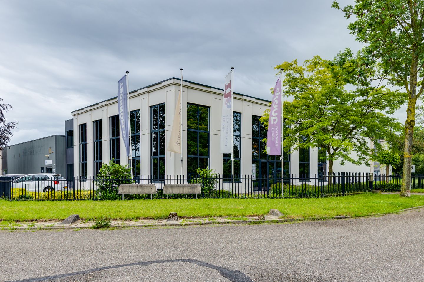 View photo 1 of Edisonstraat 85