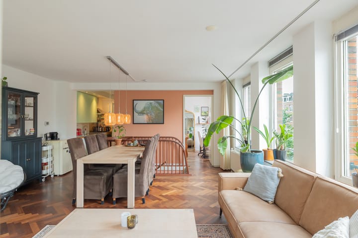 Photo 4 of Van Oldenbarneveldtplein 19-B
