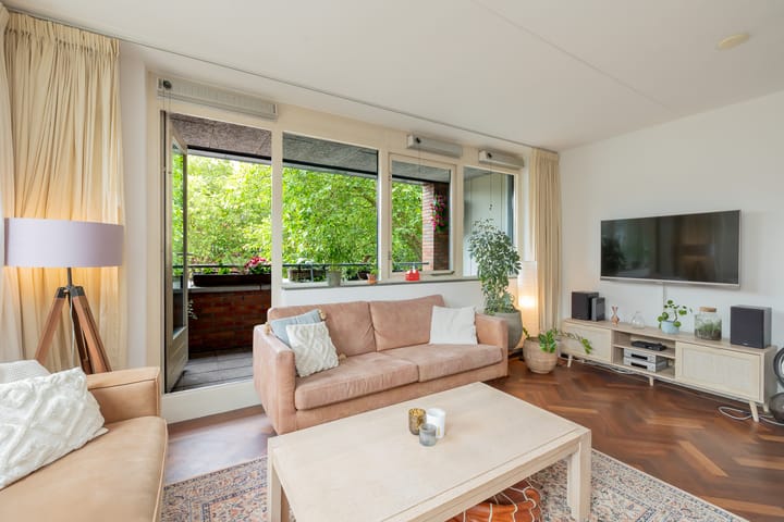Photo 3 of Van Oldenbarneveldtplein 19-B