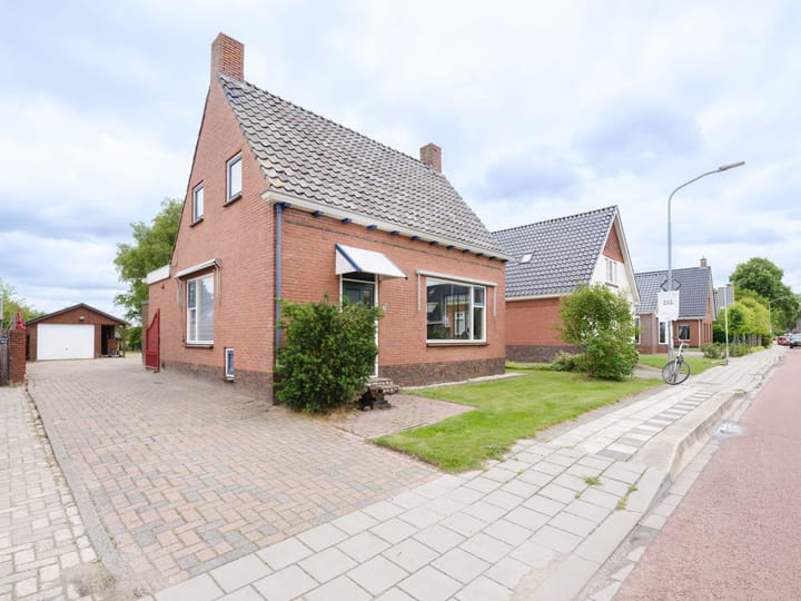 Vrijstaande woning te koop: Provincialeweg 82, Kornhorn