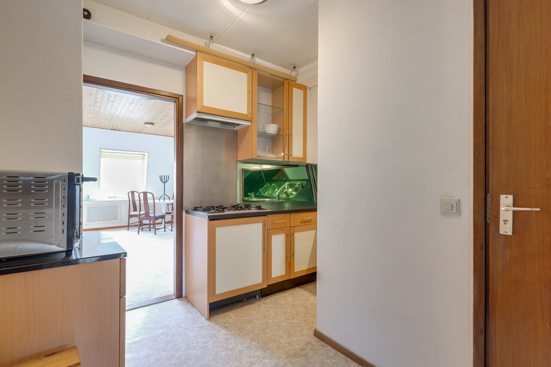 Top Floor Apartment with Scenic Views in Historic Leiden Center — 8
