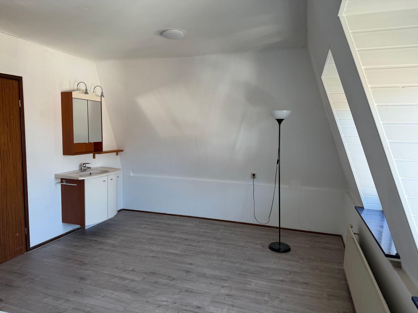 Top Floor Apartment with Scenic Views in Historic Leiden Center — 14