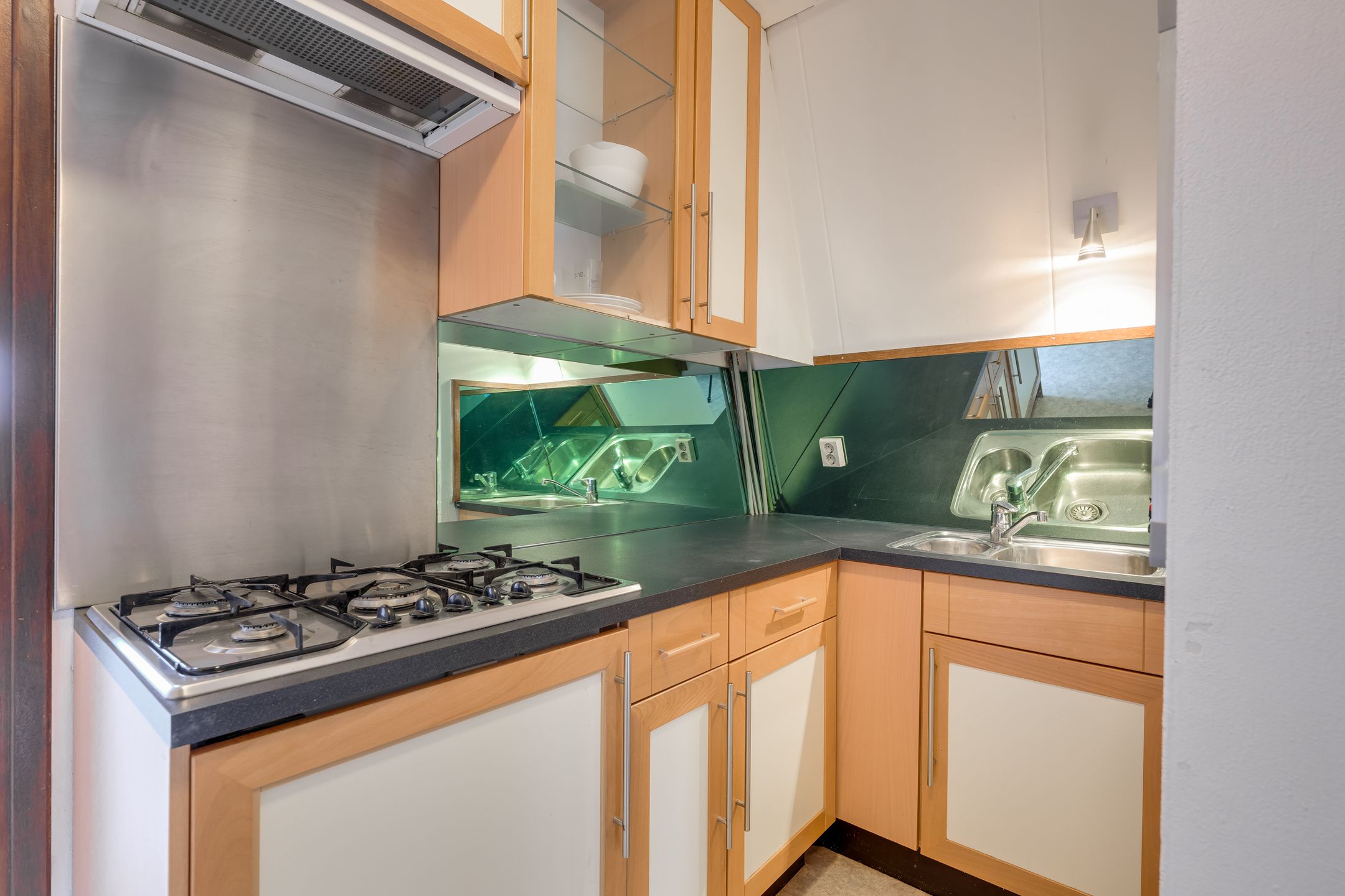 Top Floor Apartment with Scenic Views in Historic Leiden Center — 9