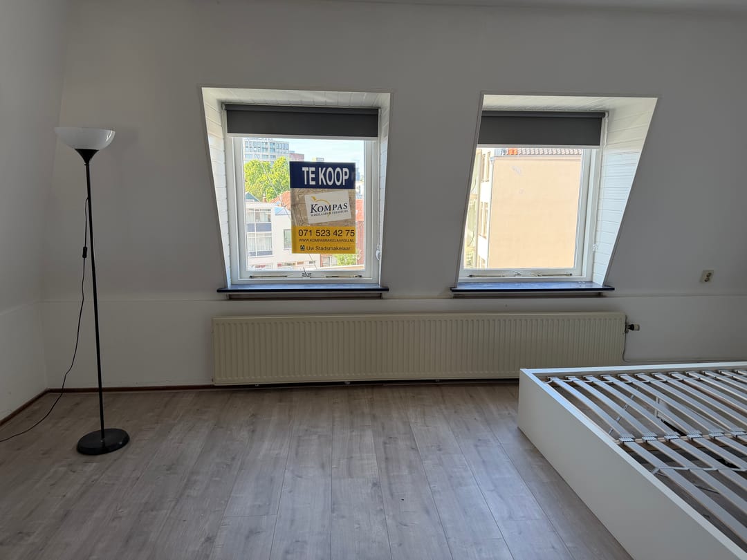 Top Floor Apartment with Scenic Views in Historic Leiden Center — 13