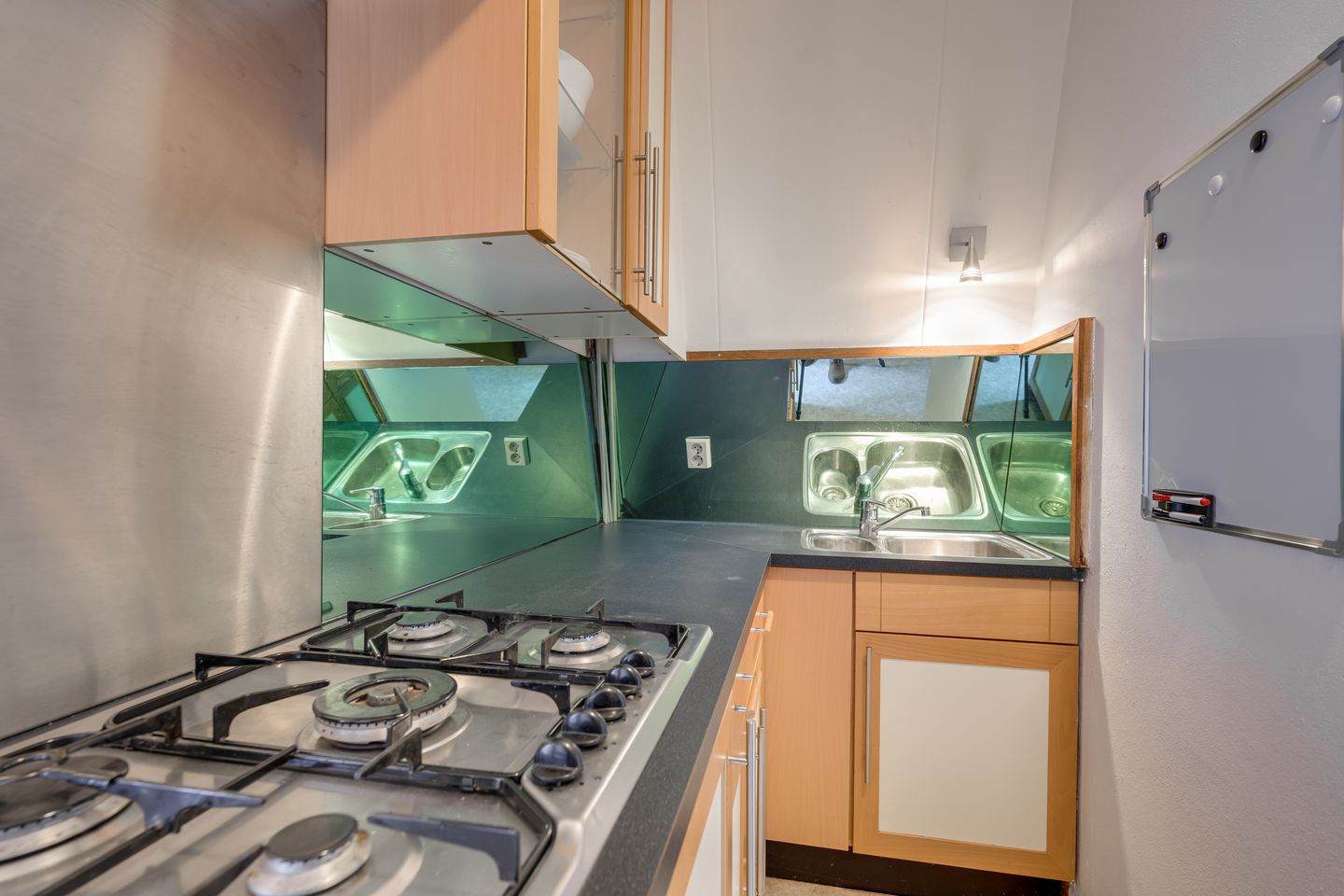 Top Floor Apartment with Scenic Views in Historic Leiden Center — 10