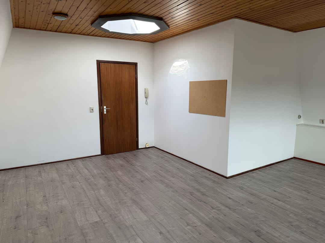 Top Floor Apartment with Scenic Views in Historic Leiden Center — 7