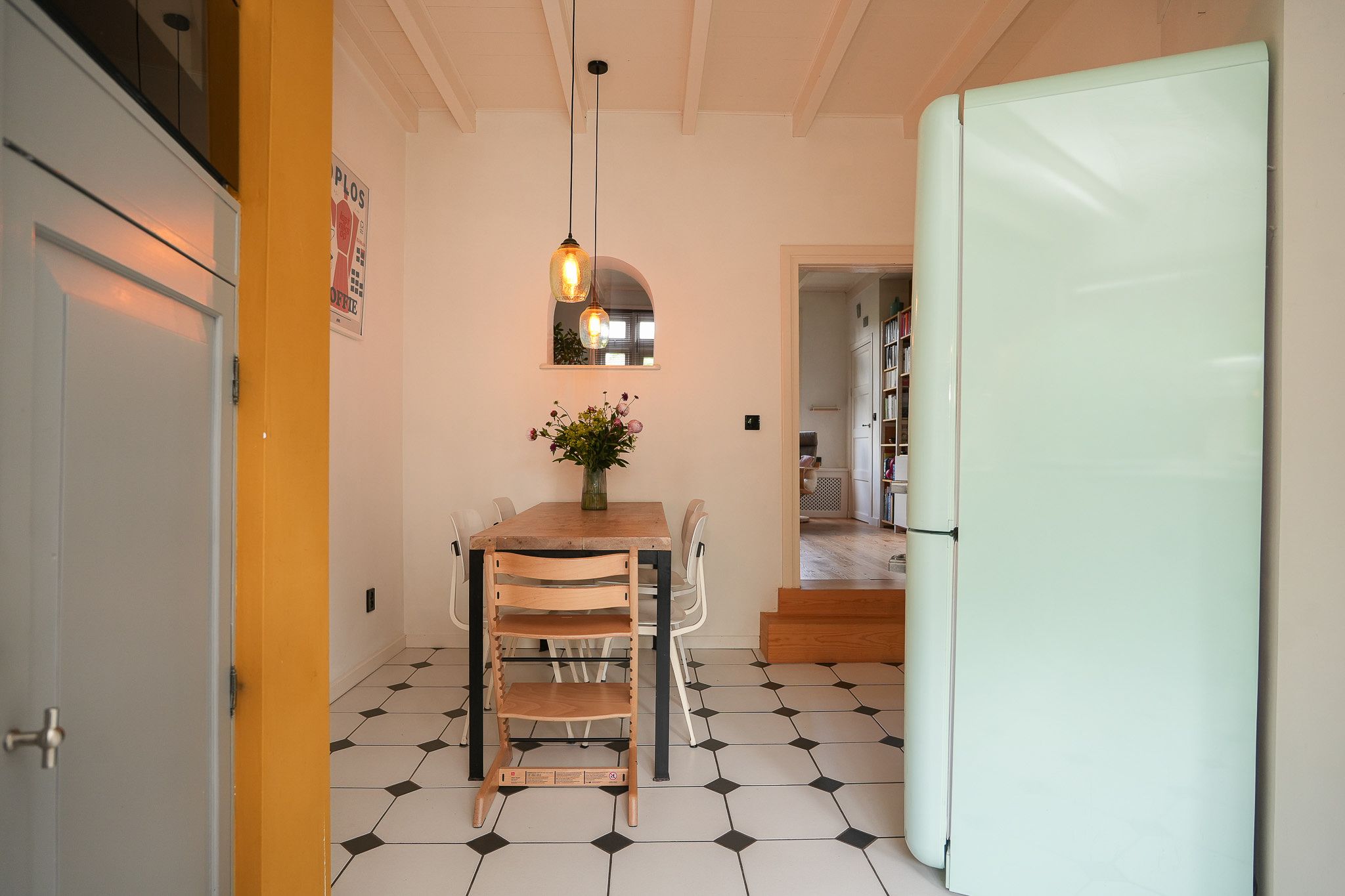 Characterful Terraced Home with Courtyard Atmosphere and Modern Annex — 15