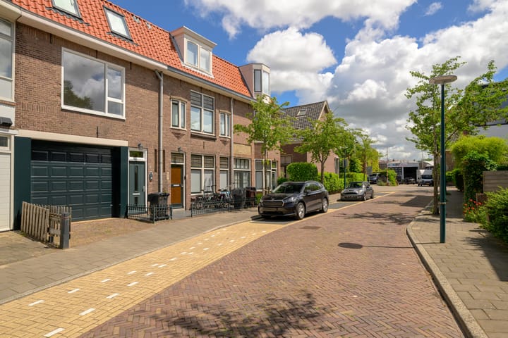 Photo 2 of van Assendelftstraat 6