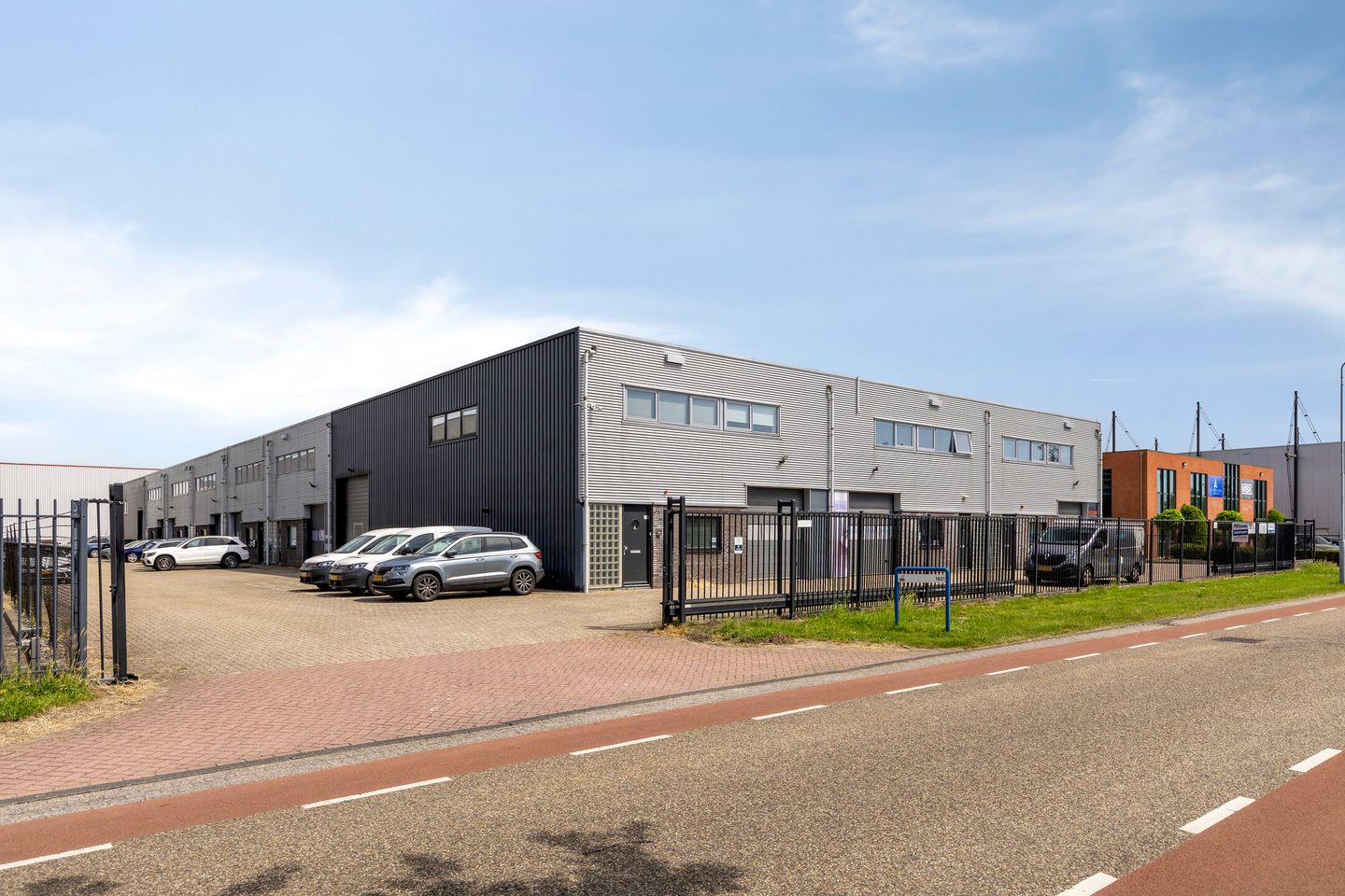 View photo 1 of Spuiweg 22